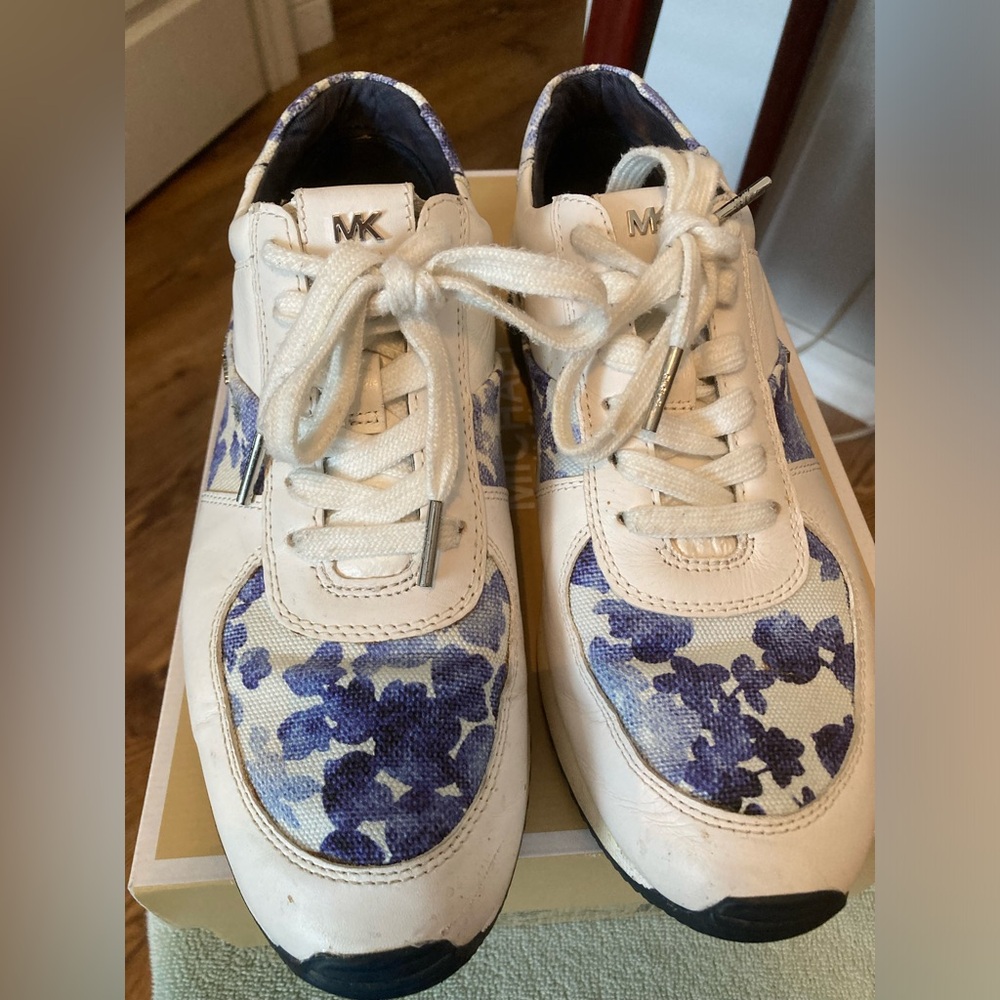 Michael Kors Very Gently Used Sneaker Allie Trainer Blue Printed Canvas Size 8.5